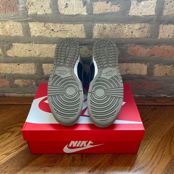 Size 8.5M/10W Dunks - Picture 3 of 6